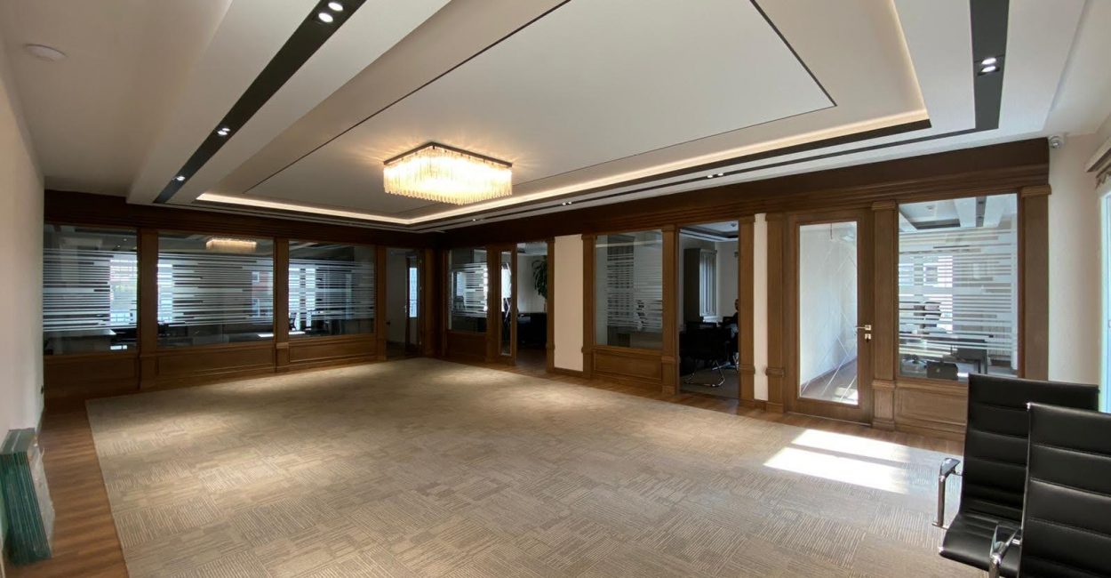 ofis tasarımı koloni mimarlık iç mekan uygulama cam bölme ahşap